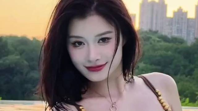 正常游泳穿搭，无不良引导