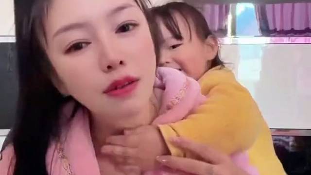 孩子：放手让叔叔来照顾妈妈！