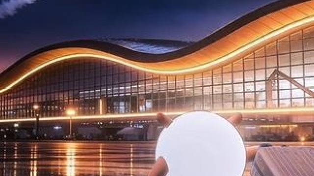 在我跟大陆失联的八个小时里 他向我坦白了一切