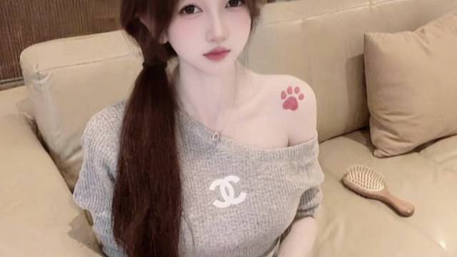 能不能再等等我  等我染个黄毛 等我来把你拐跑️