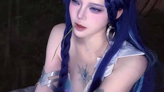 忧郁女子在中路… 什么一生一世一双人，我还王者单排一个人呢