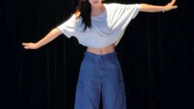 可是她对我笑哎