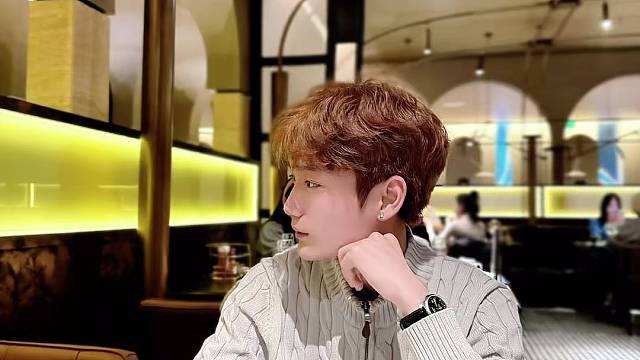 后来我擦干眼泪 不在与人诉说 那些不堪的日子 我永远记得