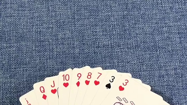 敢于明牌，是胸有成竹；懂得藏牌，是大智若愚。