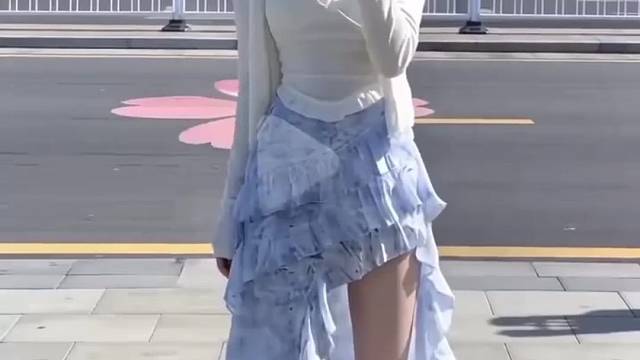 #随意穿搭#随性穿搭#谁还不是小妖精#少女感夏日ootd#一本正经的游客照 春天穿什么