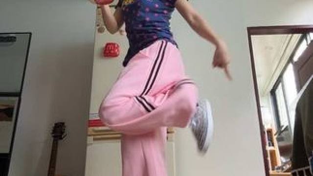 挑战杯子里的水不洒出来 （骗你的杯子里没水 Vans
