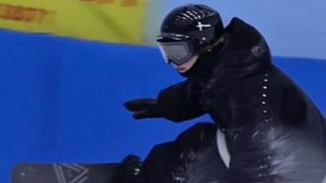 真的是女生在滑