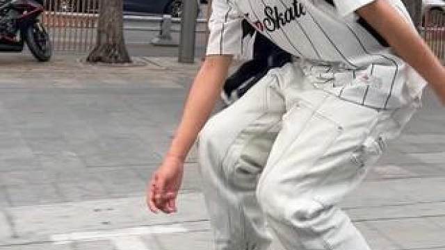 想变成一滴尿 不管滴在谁身上都会很在意