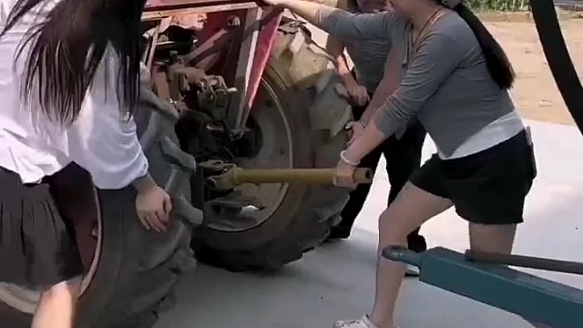 她说啥了？笑成这样[捂脸]