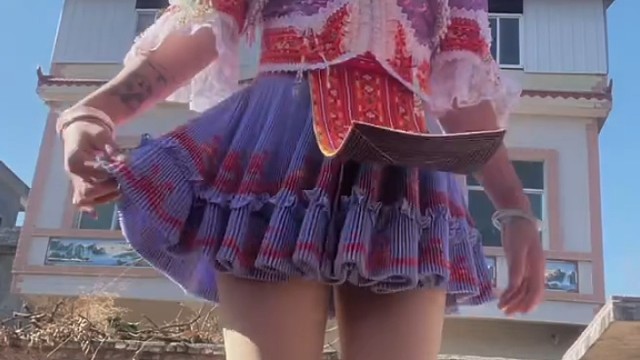 好看的已经嫁了，这样我们这些不好看的，没人要