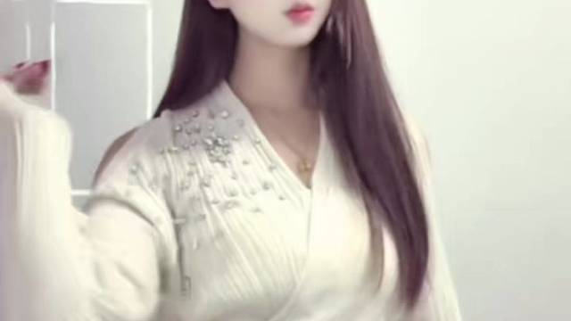 又跟别的女生说话了是吧 我真的要找条链子把你栓在家里