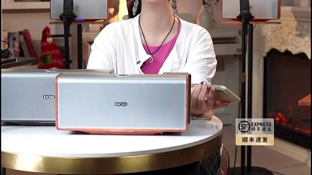 DOSS魔砖全景声音响直播间听歌效果