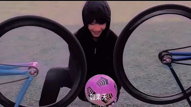 我对满天繁星许愿：“希望你天天开心没烦恼噢”