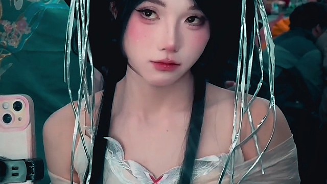 “网恋需谨慎”哈哈哈