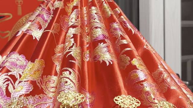 撑一伞凤霞，赴半生风雅