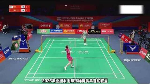  
石宇奇2-0完胜李佳豪，全程展现“石一劈”统治力。首局中段发力拉开差距，次局顶住反扑，犀利头顶区