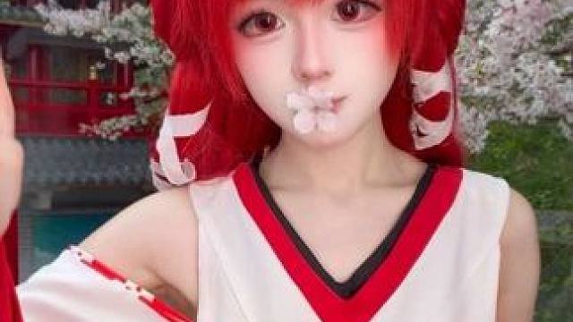 拾一片落叶 ，仰望新旧交叠