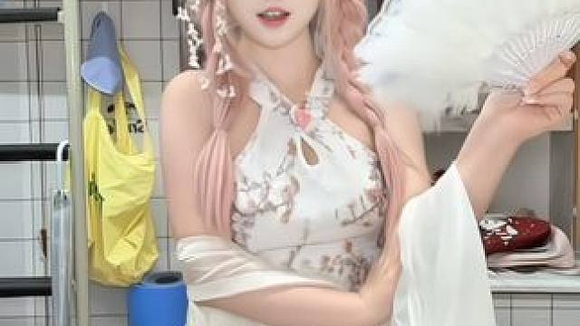 佳人请笑纳