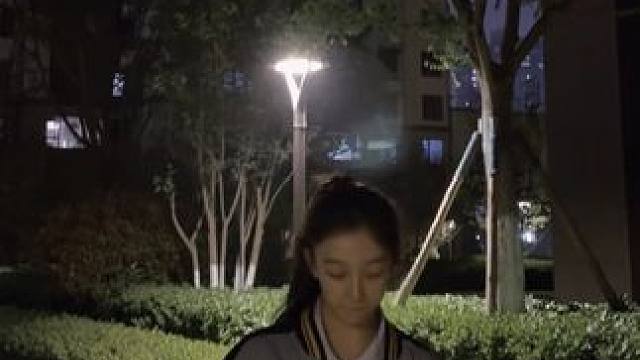 穿着校服跳funky