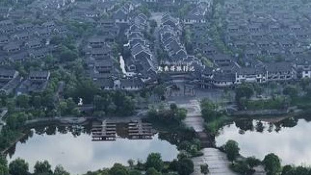 太丢人了，砸了几十亿建造的世外桃源，到最后却成了一座空城。