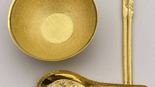 金碗筷勺：今天当的是重量，留下的是分量