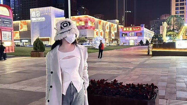 你是自由的风 我是木讷的树  你又怎会为我停留