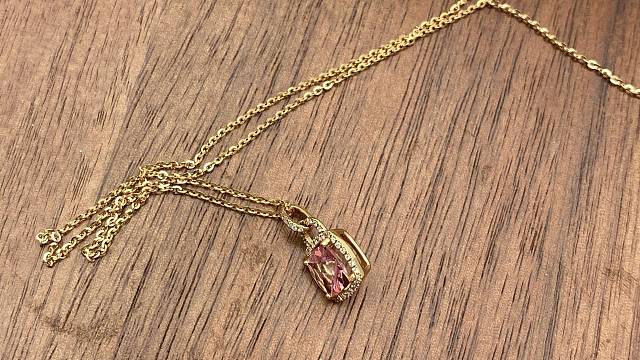 金链子换房租：小姐姐的动作越干脆，生活越不简单