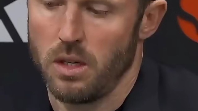  双标至极！勒温肘击逃牌利马遭直红罚下