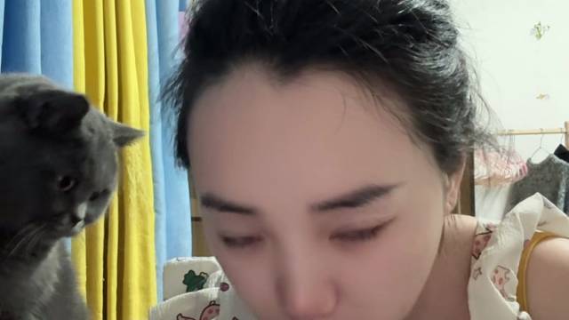 ，