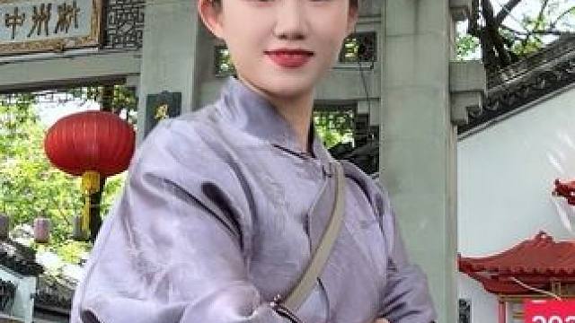 努力工作，然后努力打扮，好好热爱生活，那才有意思，对吧？ #