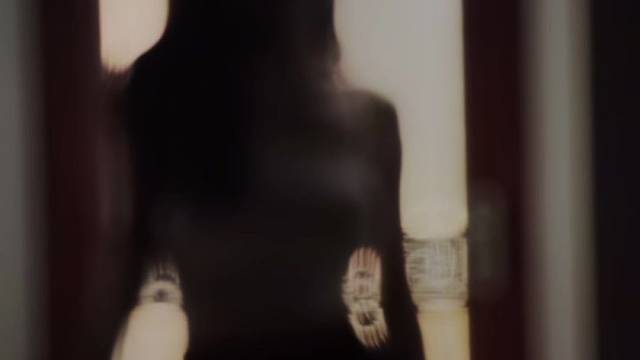 一天没出现了，怎么样?喜欢我这种沉默寡言的女孩子吗?