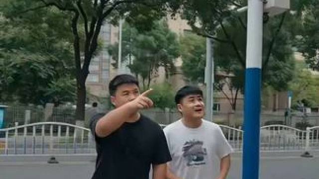 朋友说有个有钱邻居，我到了现场瞬间沉默