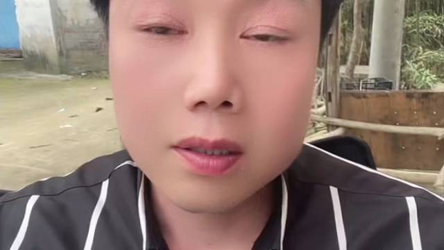 你何必假装快乐
