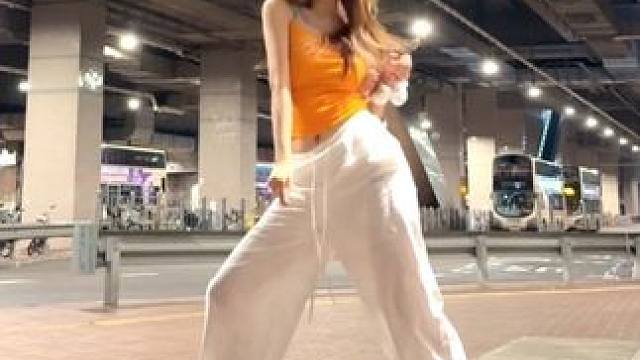 蹦蹦跳跳的ice cream