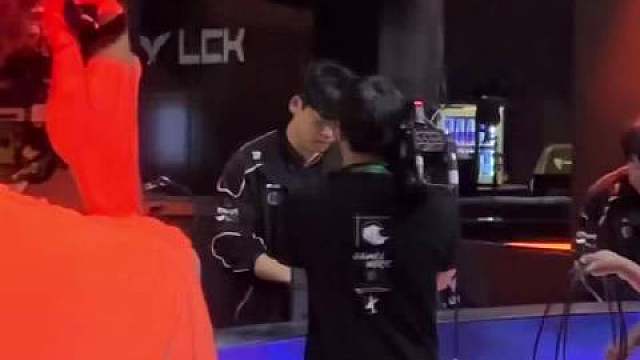260418 HLE vs GEN
第五个胜利动作
激动的心颤抖的手
recgmyuza/waguy
