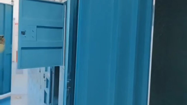 迷你仓储业的搬家服务和普通搬家搬运服务有很大的不同，他要求搬家公司会打包，会码放物品，物品送回去后会