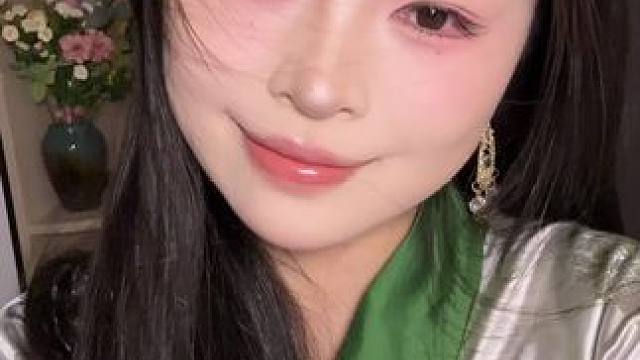 救命！淡颜蜜桃碰上国风穿搭，温婉气质呼之欲出