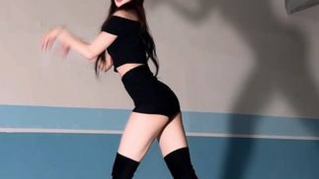 封面后面的影子像螳螂哈哈哈哈哈哈哈哈哈哈哈哈