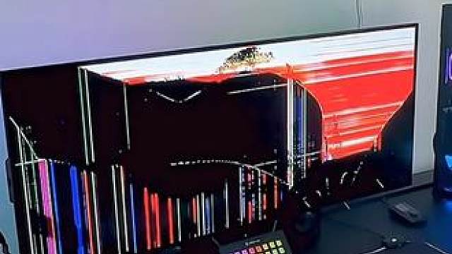怎么把曲面显示器掰直？