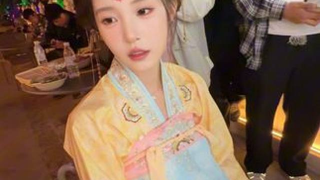 你对我说的情话，像转瞬即逝的烟花