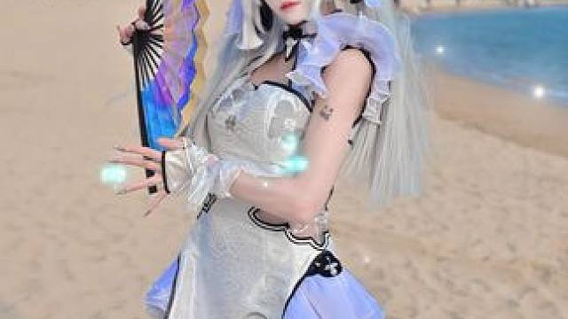 在海边看到殷紫萍了么？ 
正常穿搭无