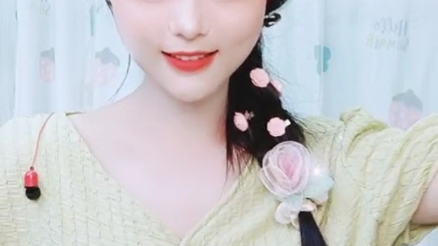 桃花笑……今天是一个桃花仙子……月老预示今年我会开桃花……真的会开吗