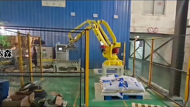 不是人工太贵，而是饲料码垛机器人太划算
不怕高温、不请假、无人员流失
适配全价料、预混料、颗粒料各类