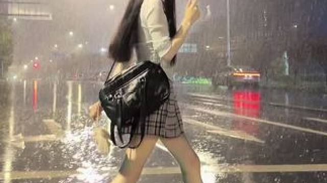 大雨 街景 jk