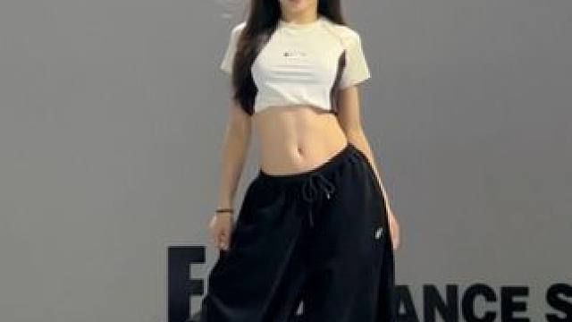早中晚: 一根黄瓜 十点后: 野猪炒大象