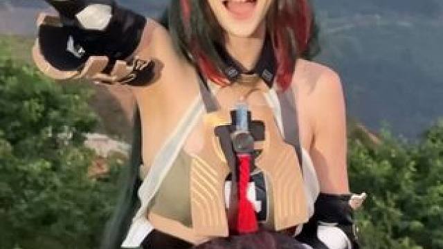 很爱没苦硬吃了 谁懂这个超绝山水画电线杆子的搭配！！太合适了。
