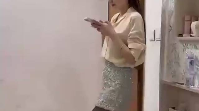 妻子嫌丈夫应酬太晚回家，自导自演拍摄视频发给丈夫