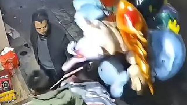 还没等大爷反应过来，气球就都卖光了 还没等大爷反应过来，气球就都卖光了
