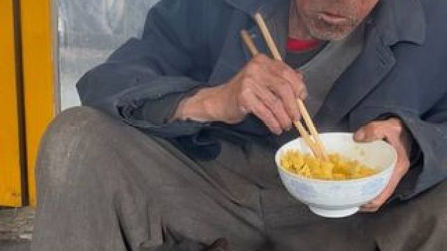 山西特色美食小米稠粥，从小吃到大的家常饭，软糯入胃，易消化，更健康。