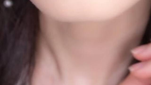 嘘… 贴脸低语sksk气泡音 梳头发涂乳液..